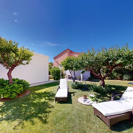 Enjoy Your - - Pensión 3*