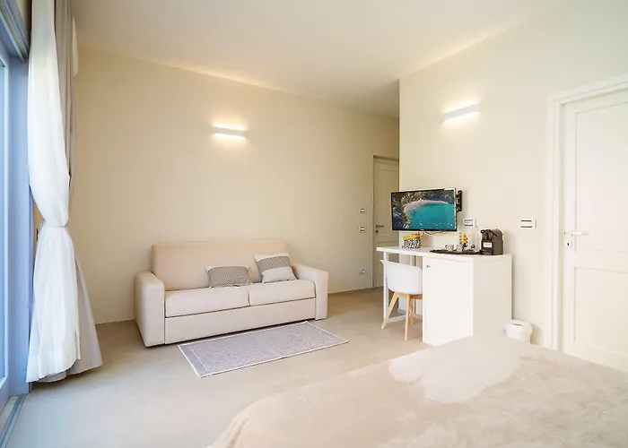 Enjoy Your - - Affittacamere 3*